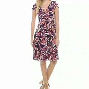 Maggie London Multicolor V Neck Cap Sleeve Wrap Dress Size 6